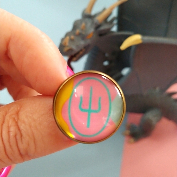 5 Twenty One Pilots Scaled Icy Glass Dome Button Badge + Level of Concern Pin - Picture 6 of 12